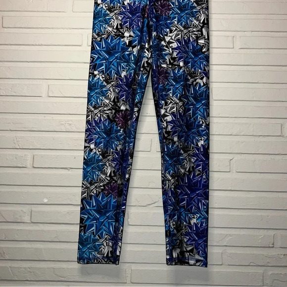 Terez Blue Silver Gift Wrap Bow Holiday Athletic Leggings, Women’s Size Small - Picture 4 of 8